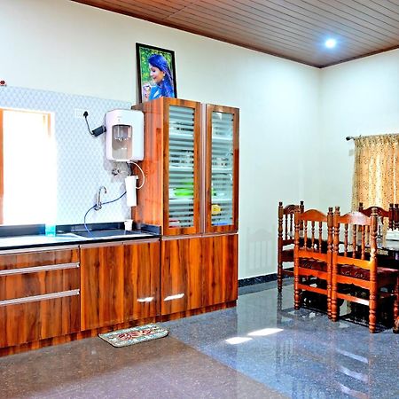 Hulihara Homestay - Full Villa, Coffee Estate & Balcony View Sakleshpur Buitenkant foto