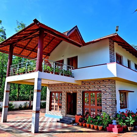 Hulihara Homestay - Full Villa, Coffee Estate & Balcony View Sakleshpur Buitenkant foto