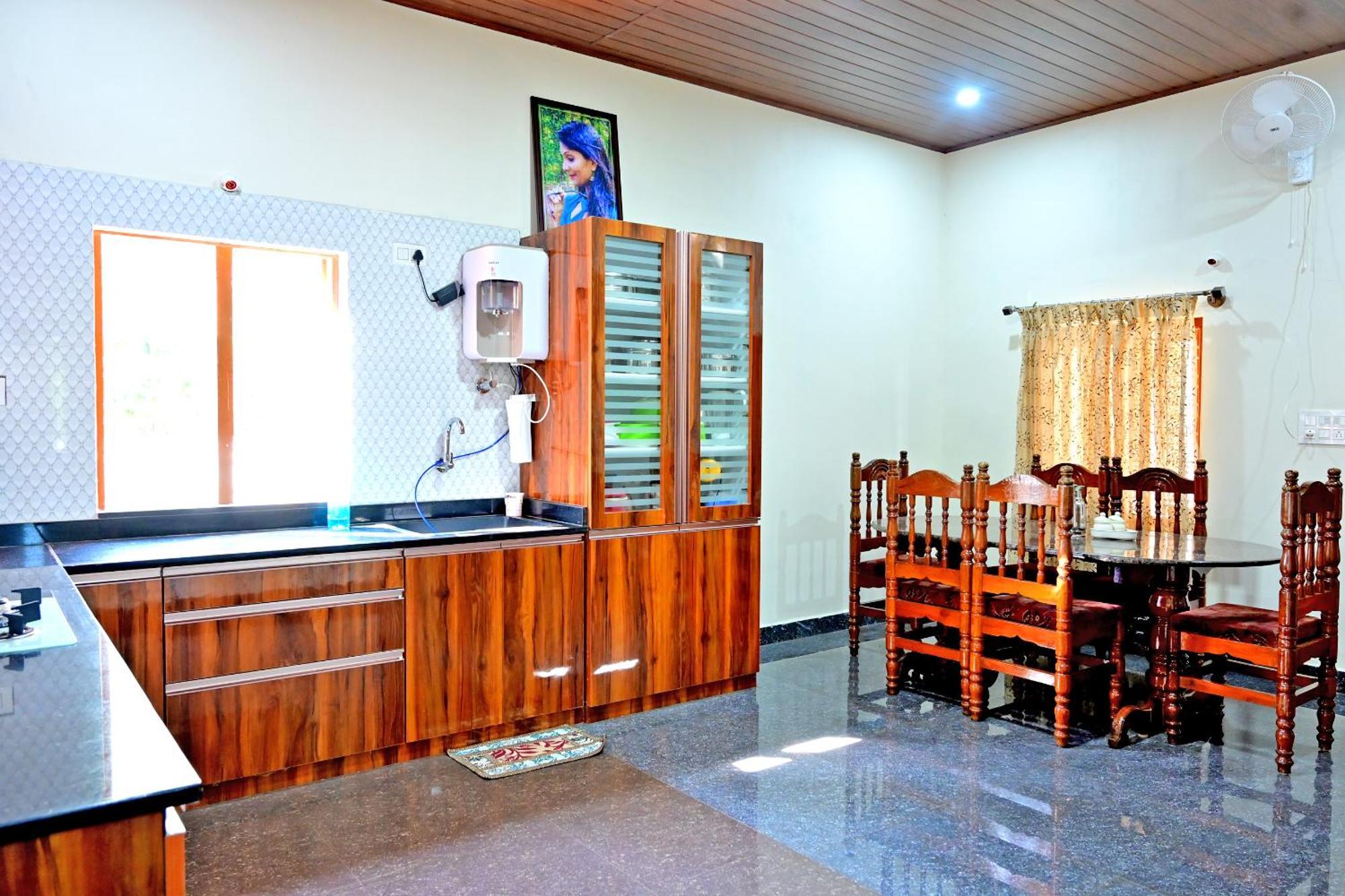 Hulihara Homestay - Full Villa, Coffee Estate & Balcony View Sakleshpur Buitenkant foto