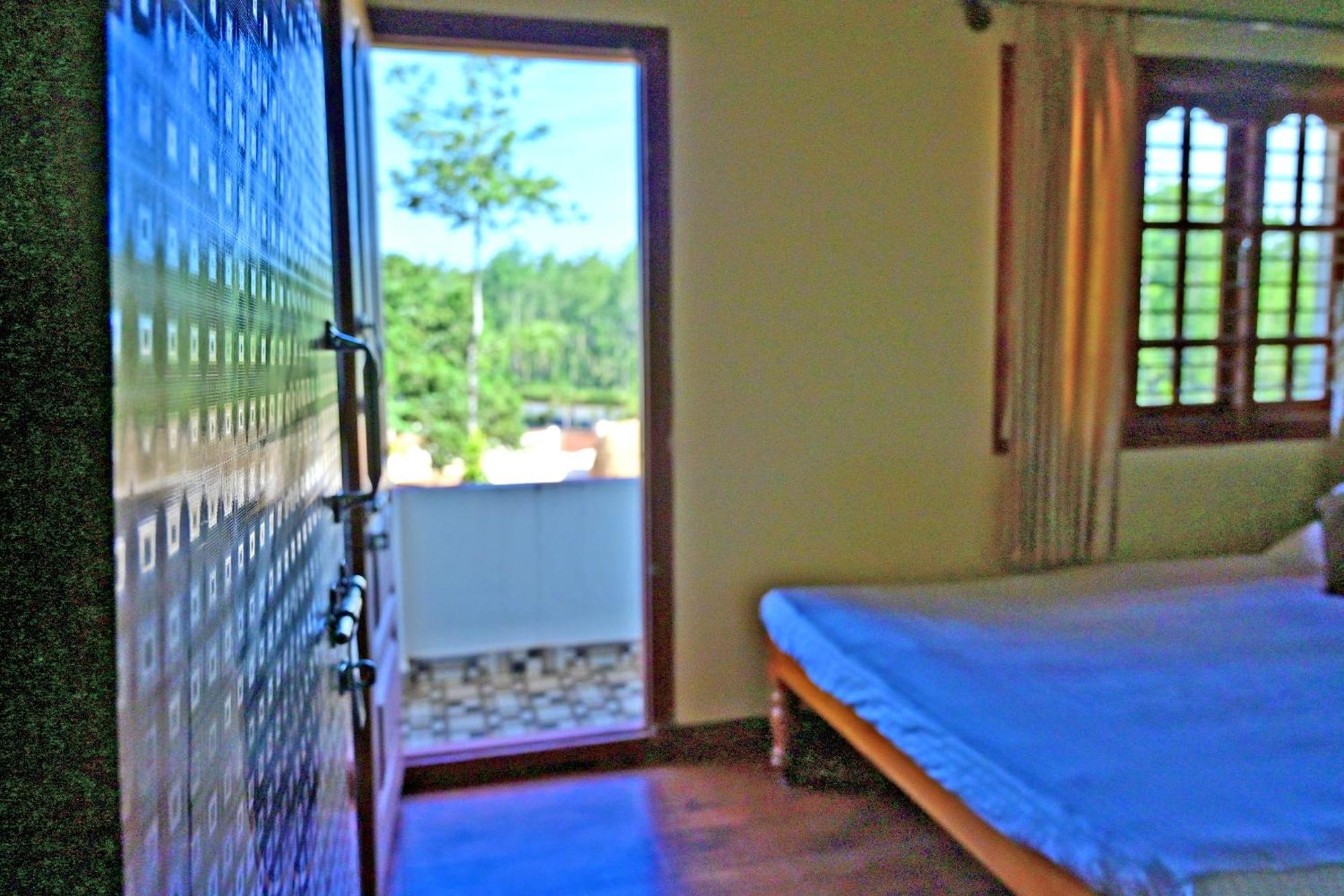Hulihara Homestay - Full Villa, Coffee Estate & Balcony View Sakleshpur Buitenkant foto