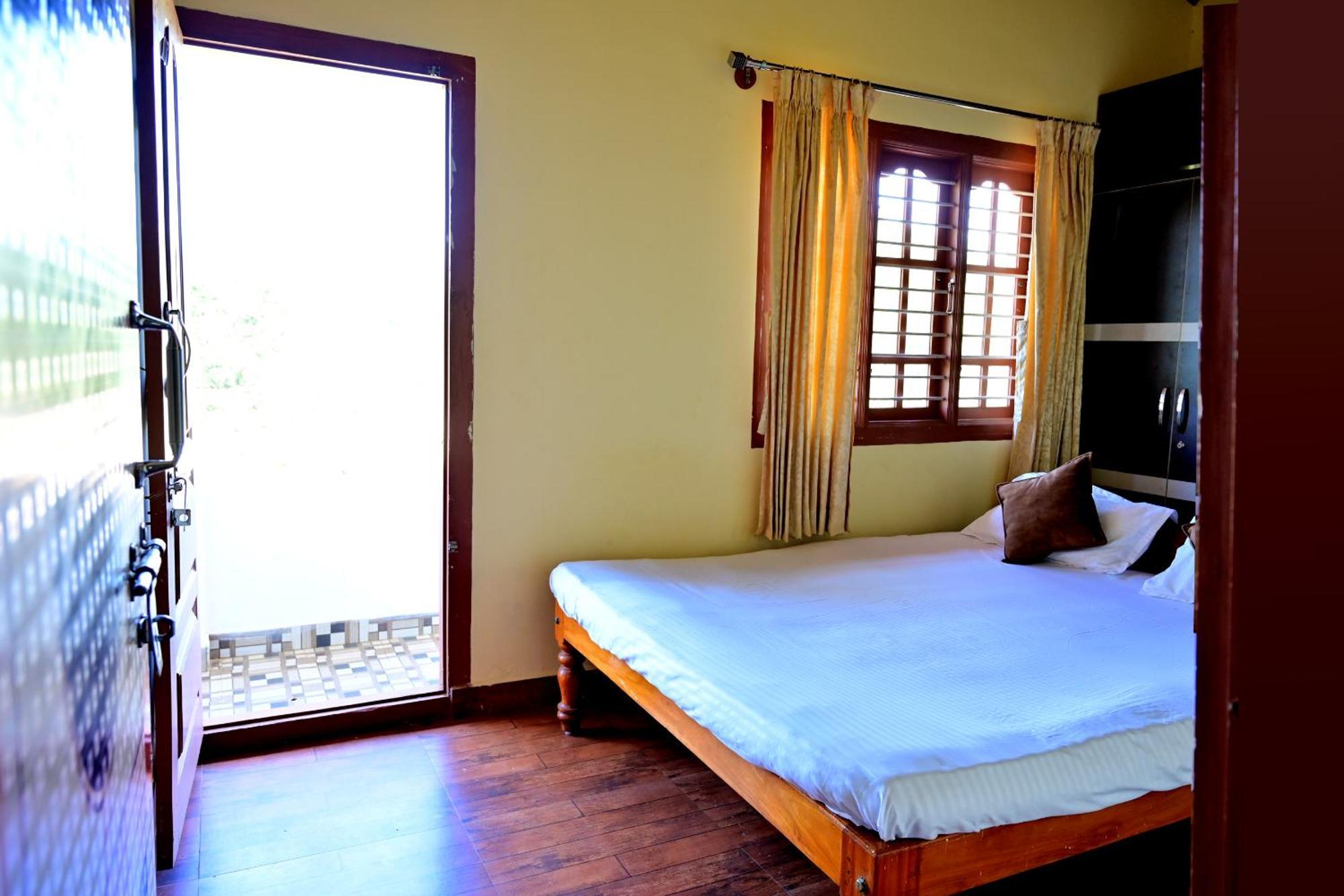 Hulihara Homestay - Full Villa, Coffee Estate & Balcony View Sakleshpur Buitenkant foto