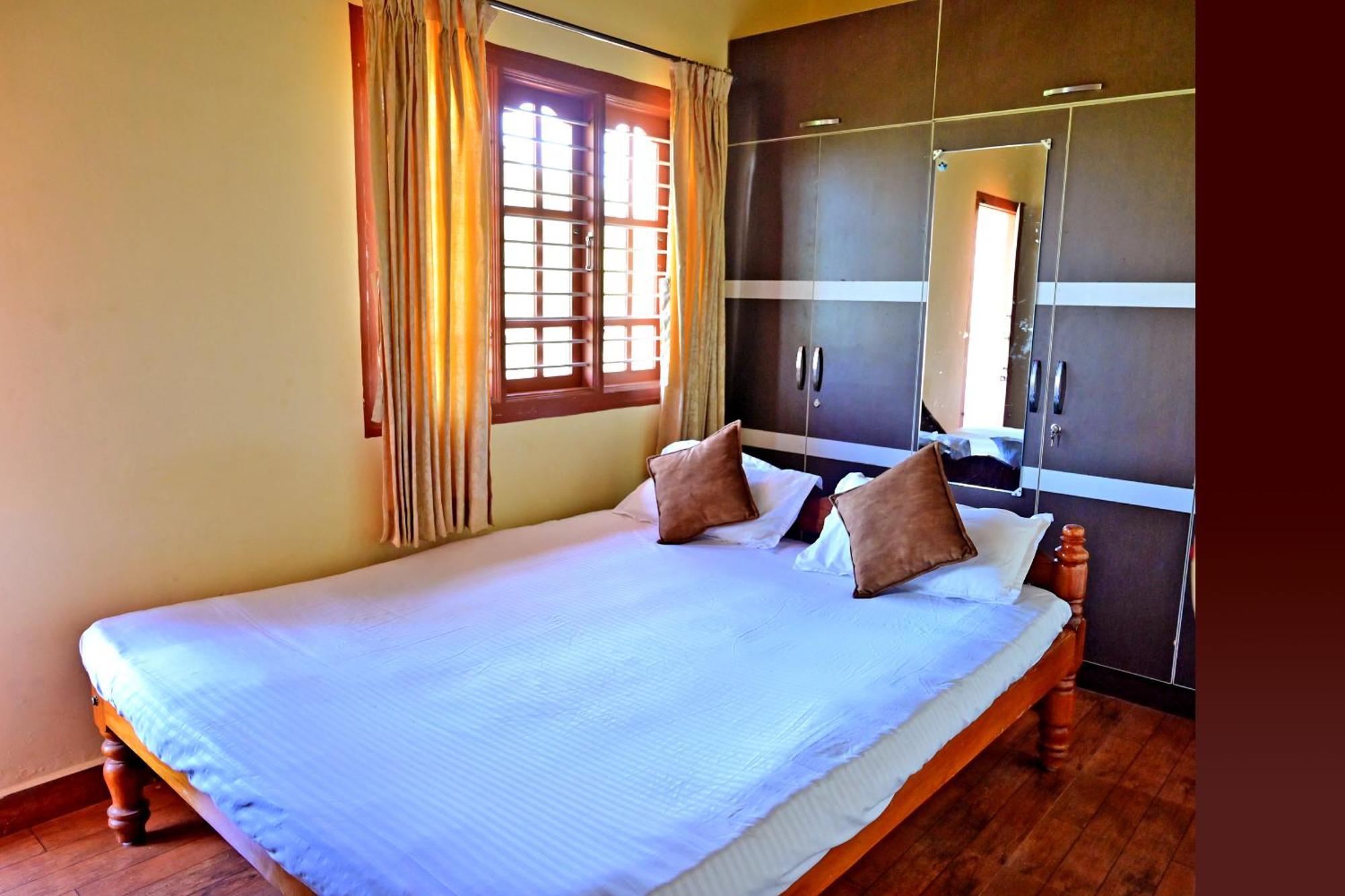 Hulihara Homestay - Full Villa, Coffee Estate & Balcony View Sakleshpur Buitenkant foto