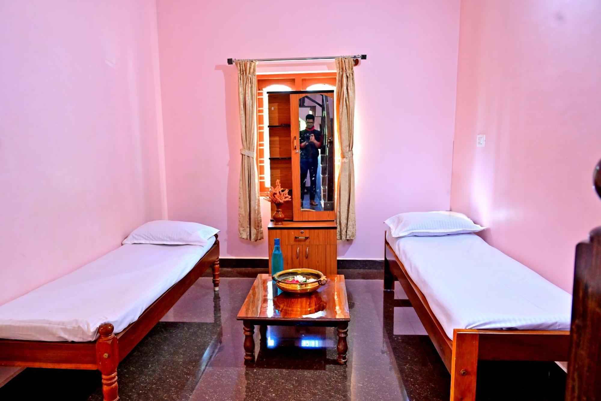 Hulihara Homestay - Full Villa, Coffee Estate & Balcony View Sakleshpur Buitenkant foto
