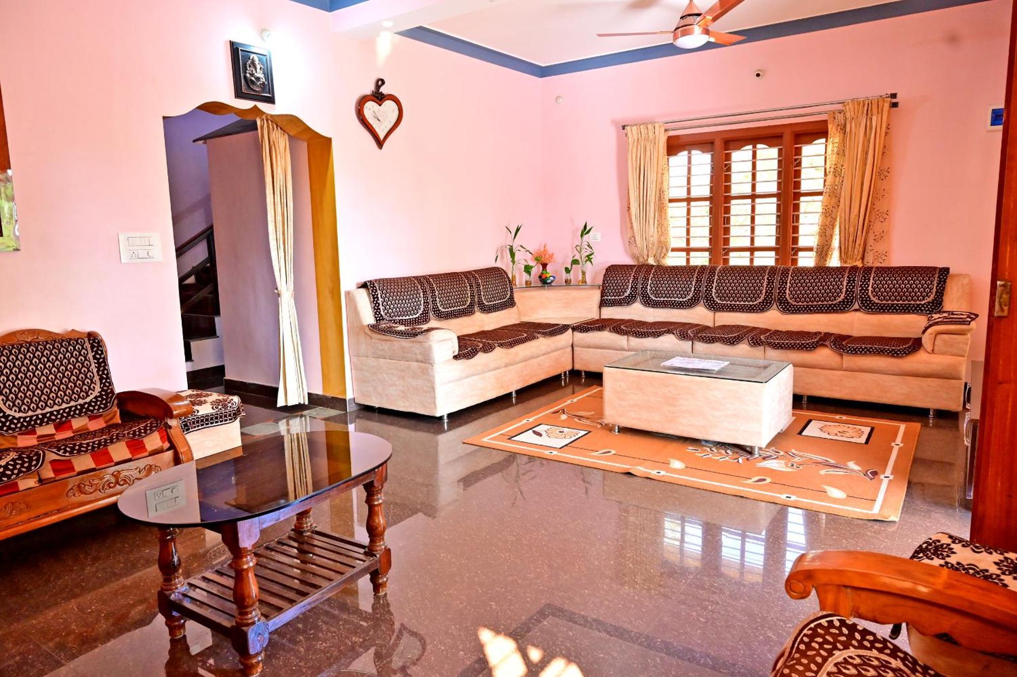Hulihara Homestay - Full Villa, Coffee Estate & Balcony View Sakleshpur Buitenkant foto