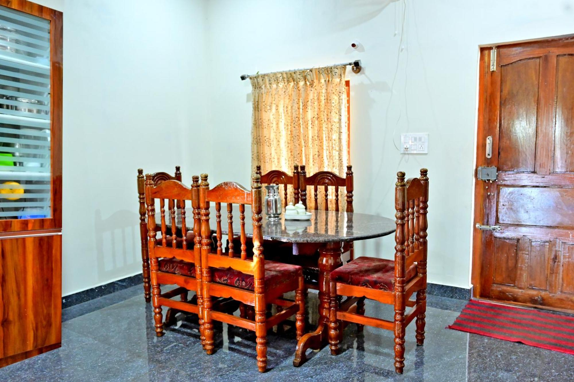 Hulihara Homestay - Full Villa, Coffee Estate & Balcony View Sakleshpur Buitenkant foto