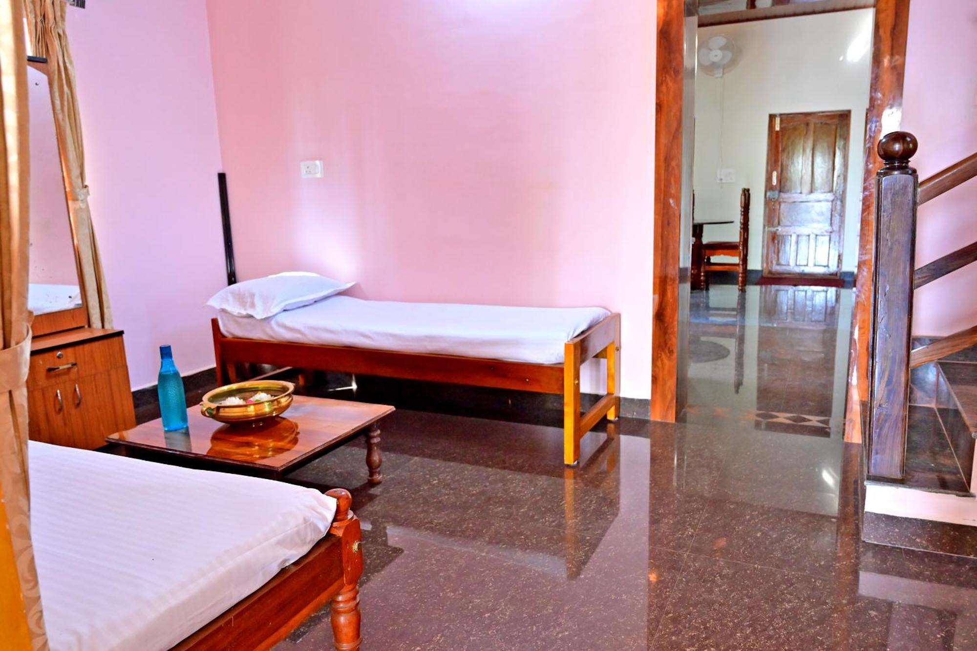 Hulihara Homestay - Full Villa, Coffee Estate & Balcony View Sakleshpur Buitenkant foto