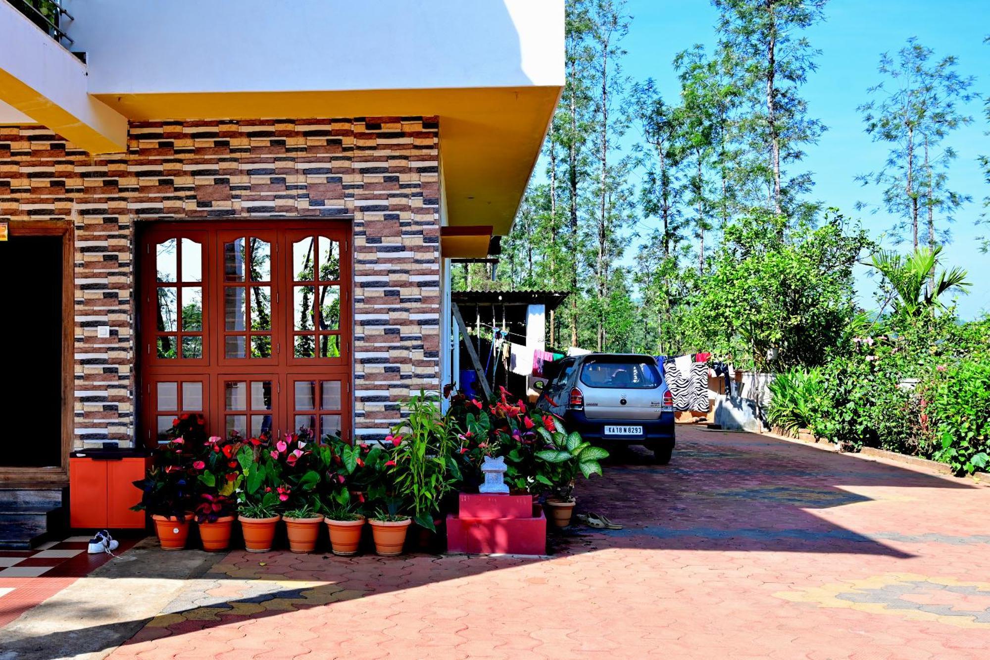 Hulihara Homestay - Full Villa, Coffee Estate & Balcony View Sakleshpur Buitenkant foto