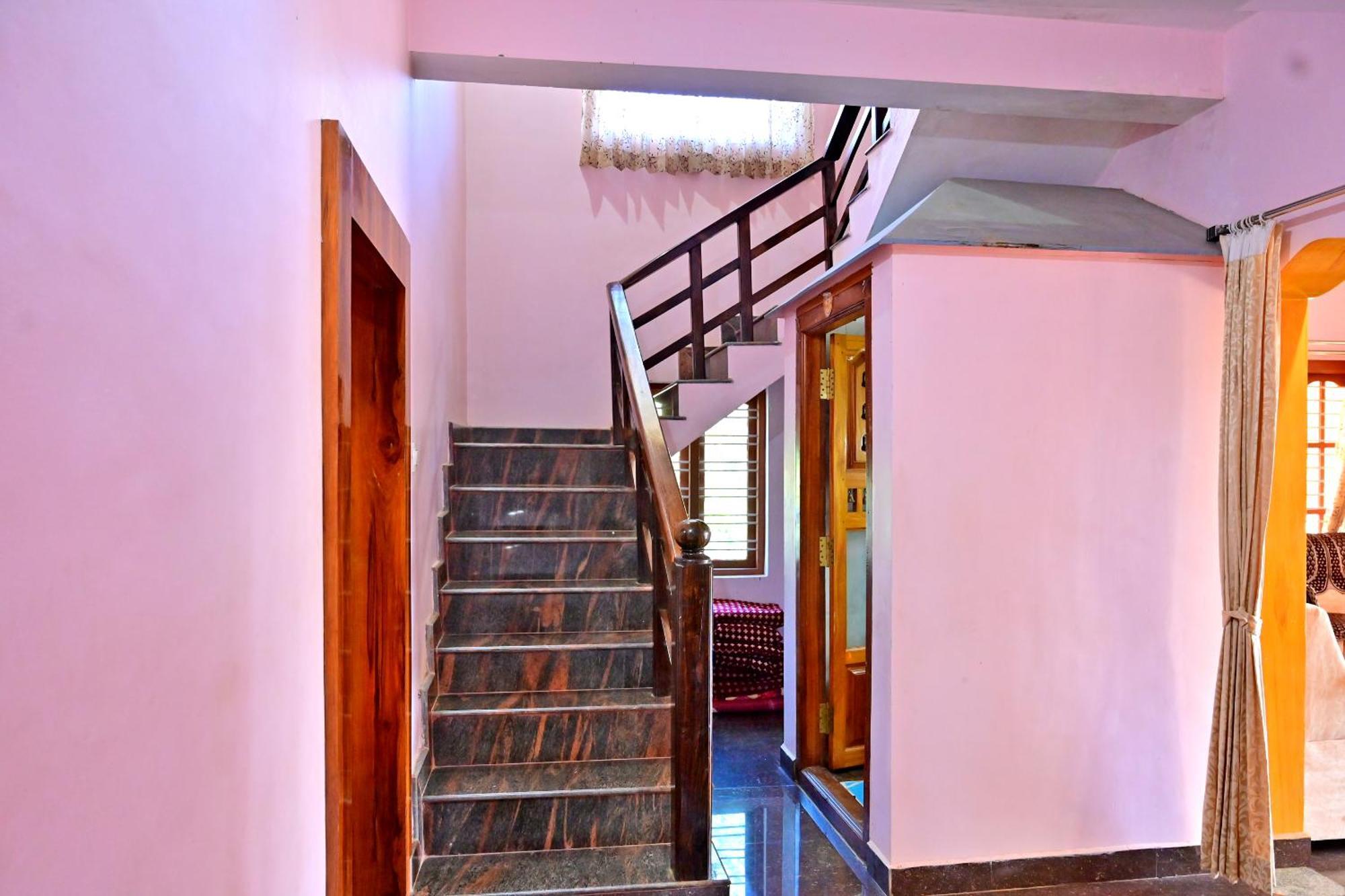 Hulihara Homestay - Full Villa, Coffee Estate & Balcony View Sakleshpur Buitenkant foto