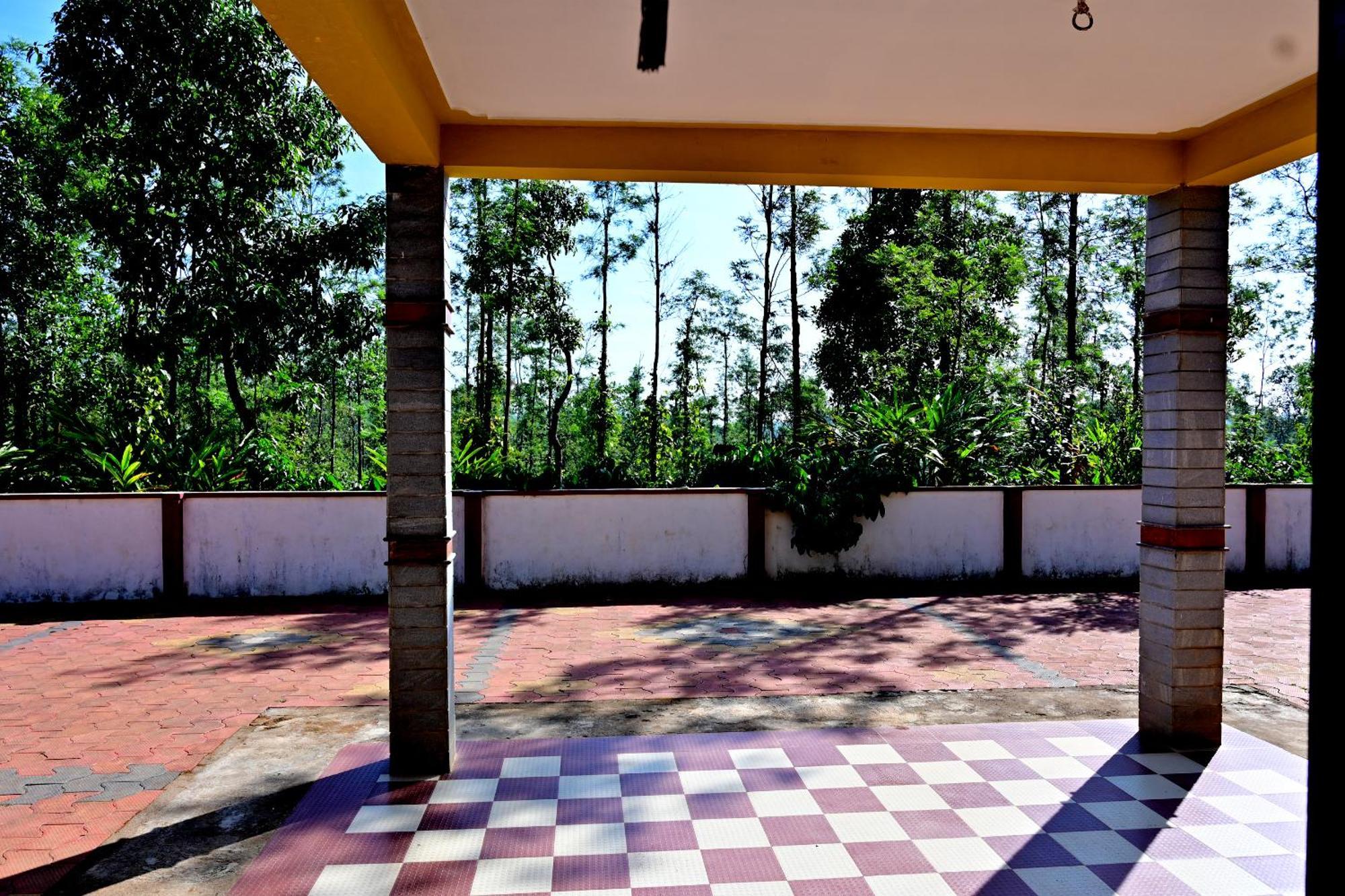Hulihara Homestay - Full Villa, Coffee Estate & Balcony View Sakleshpur Buitenkant foto