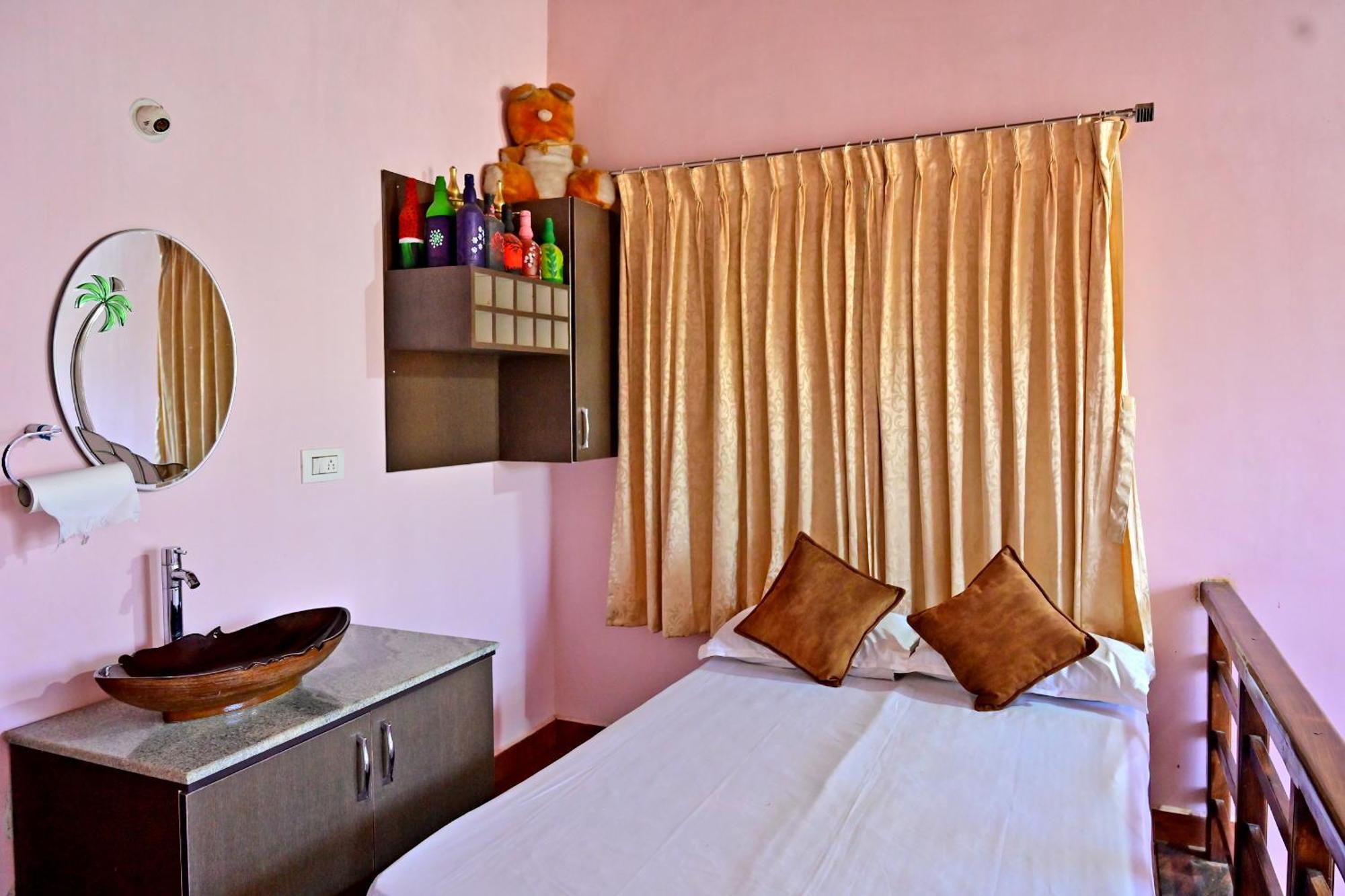 Hulihara Homestay - Full Villa, Coffee Estate & Balcony View Sakleshpur Buitenkant foto
